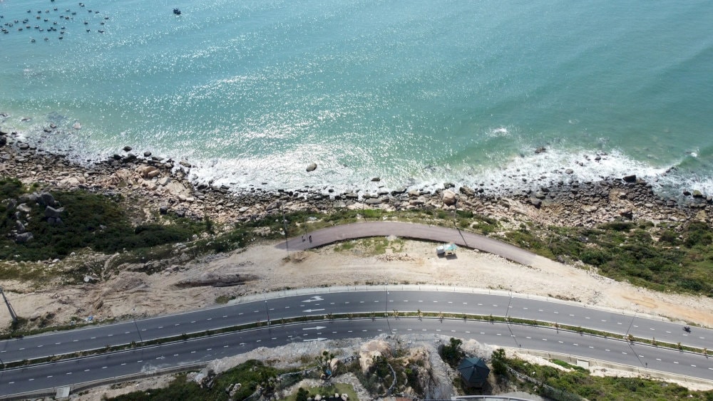 A peaceful coastal road leading to Bai Xep Beach is just 20 minutes away from Quy Nhon city center